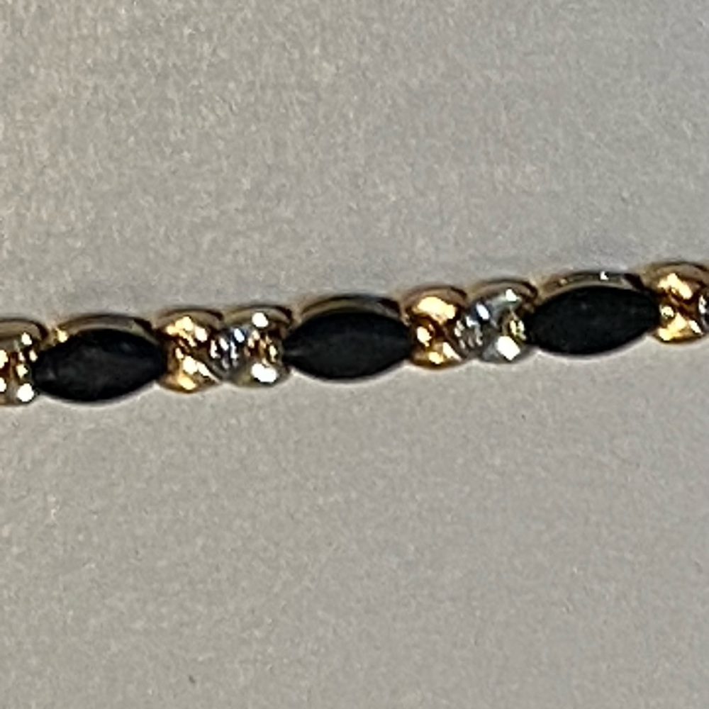 Elegant Gold and Black Bracelet - Picture 3 of 8